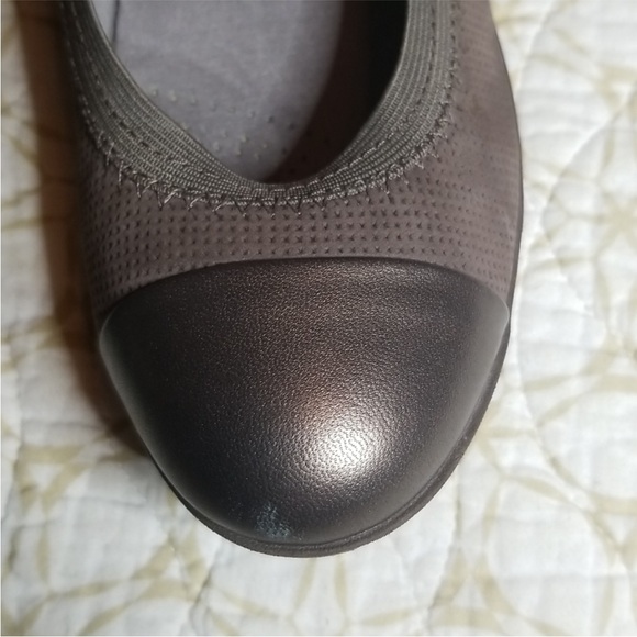 Clarks Artisan Petula Wedge Slip on Pump perforated Leather - Picture 2 of 7